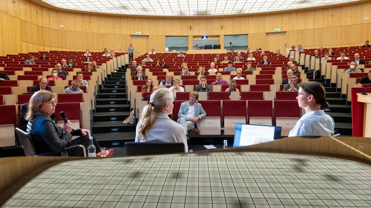 Echte Reform oder Scheinmodernisierung? Ein Streitgespräch Echte Reform oder Scheinmodernisierung? Ein Streitgespräch