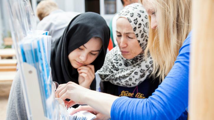 Gemeinsam ankommen – seit Juni helfen Studierende geflüchteten Menschen persönlich und online