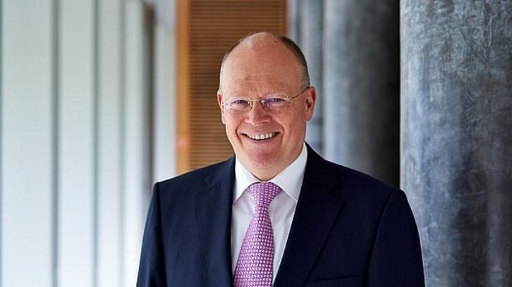Executive Faculty Member Wolfgang Weiss neuer COO von Allen & Overy Executive Faculty Member Wolfgang Weiss neuer COO von Allen & Overy