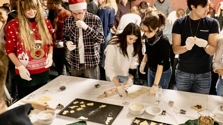 Hundreds of Christmas cookies for a good cause