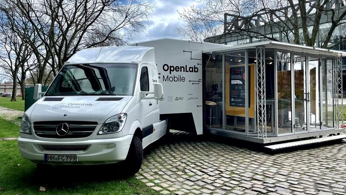 Der Fab City Truck zu Gast auf dem Campus: Digitale Fertigung hautnah im Open Lab Mobile erleben Der Fab City Truck zu Gast auf dem Campus: Digitale Fertigung hautnah im Open Lab Mobile erleben