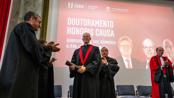 Prof. Jörn Axel Kämmerer erhält Ehrendoktorwürde Prof. Jörn Axel Kämmerer erhält Ehrendoktorwürde