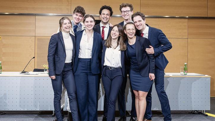 Bucerius Law School gewinnt zum zweiten Mal in vier Jahren den Willem C. Vis Moot Bucerius Law School gewinnt zum zweiten Mal in vier Jahren den Willem C. Vis Moot