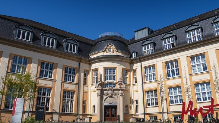 Hertie School und Bucerius Law School kooperieren beim Zertifikat "Recht und Politik" Hertie School und Bucerius Law School kooperieren beim Zertifikat "Recht und Politik"