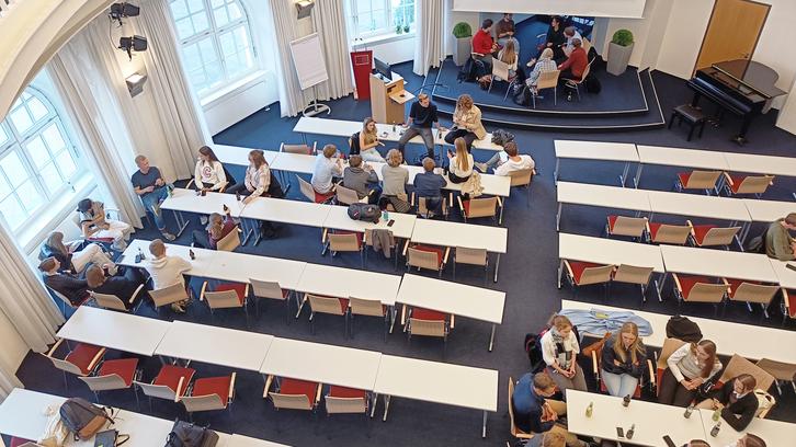 Studierende lernen im Propädeutikum: Ruhig bleiben!