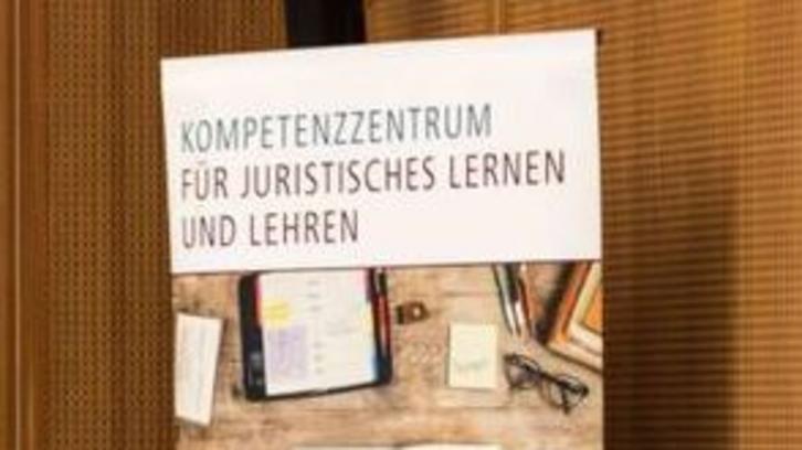 E-Learning im Jurastudium – Spielerei oder Chance zur Re-Intellektualisierung? E-Learning im Jurastudium – Spielerei oder Chance zur Re-Intellektualisierung?