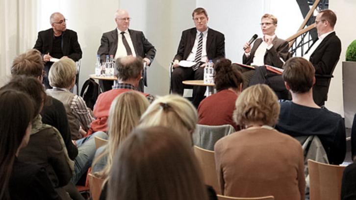 Moralität vs. Recht - Die Ambivalenz der deutschen Flüchtlingspolitik Moralität vs. Recht - Die Ambivalenz der deutschen Flüchtlingspolitik