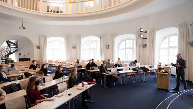 Reflektion zum interdisziplinären Arbeiten im Bereich KI & Recht Reflektion zum interdisziplinären Arbeiten im Bereich KI & Recht