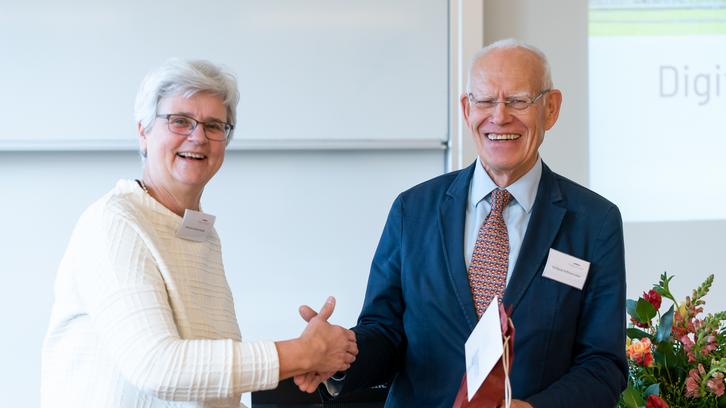Zum 80. Geburtstag von Prof. Dr. Wolfgang Hoffmann-Riem Zum 80. Geburtstag von Prof. Dr. Wolfgang Hoffmann-Riem