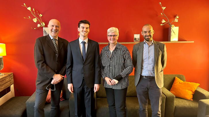 Christopher Reibetanz schließt Promotionsverfahren ab Christopher Reibetanz schließt Promotionsverfahren ab