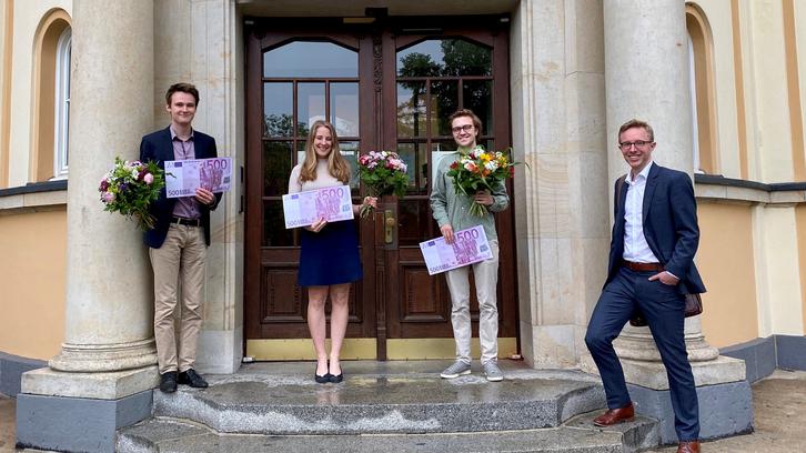 Beste arbeitsrechtliche Bachelorarbeiten 2019 ausgezeichnet. Beste arbeitsrechtliche Bachelorarbeiten 2019 ausgezeichnet.