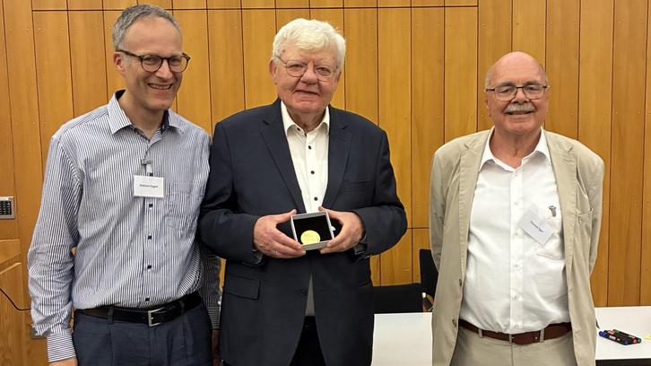 Prof. Dr. Hans-Bernd Schäfer erhält Lifetime Achievement Award 