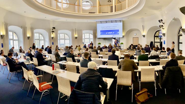 Vergütungsfragen in Dienst- und Arbeitsverhältnissen Vergütungsfragen in Dienst- und Arbeitsverhältnissen