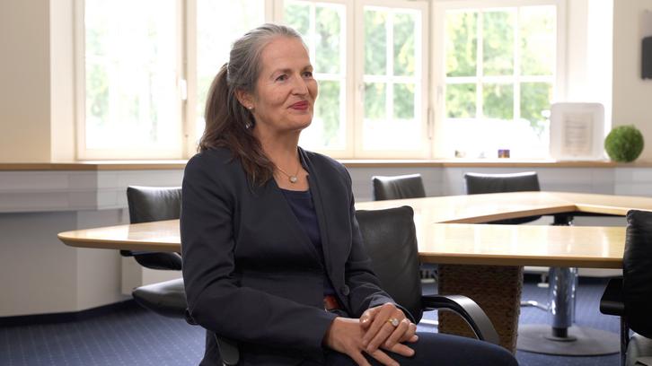5 Minuten mit: Prof. Anne Röthel 5 Minuten mit: Prof. Anne Röthel