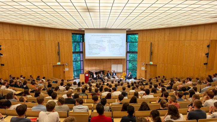 Podiumsdiskussion: "Faktische Beschränkungen" Podiumsdiskussion: "Faktische Beschränkungen"