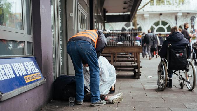 Augen auf: Recht auf medizinische Grundversorgung für Obdachlose