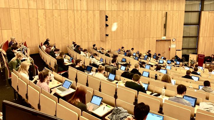 E-Klausur erstmalig für gesamten Jahrgang 2019 E-Klausur erstmalig für gesamten Jahrgang 2019